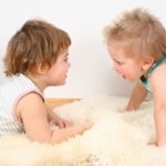 Potřebuje dvouleté dítě jiné děti?