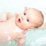 Je užitečné plavání s miminky?